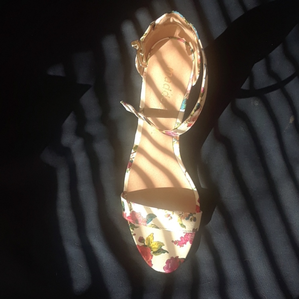 Shoes - Picture 5 of 5